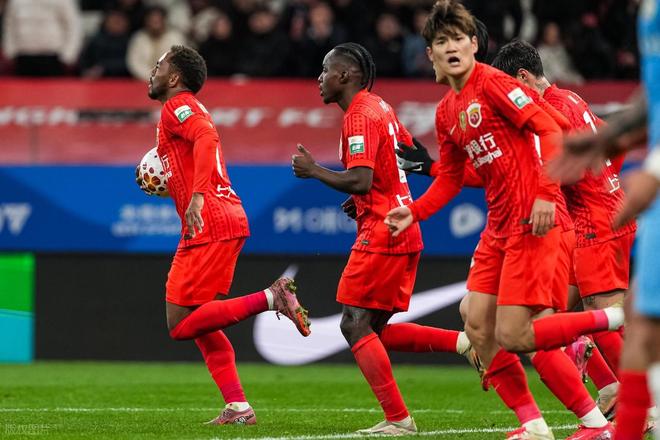 上港彻底跌落神坛？亚冠赢不了，中超也爆冷输球，被嘲：水货冠军